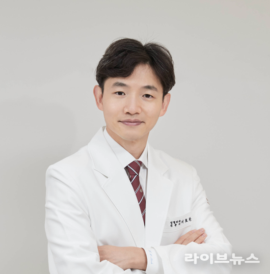 <strong style='font-weight:bold;'>[라이브뉴스] 속눈썹 찔림 유발하는 안검내반증, 빠른 치료 필요한 이유</strong>